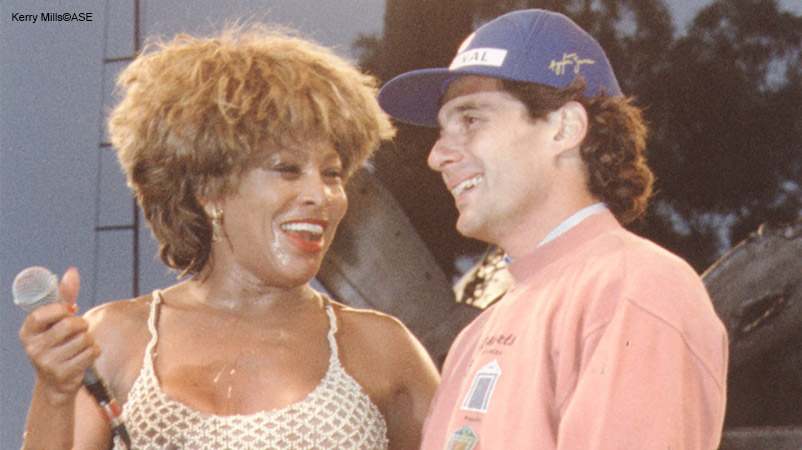 F1: Όταν βρέθηκαν μαζί επί σκηνής Tina Turner και Ayrton Senna (vids)
